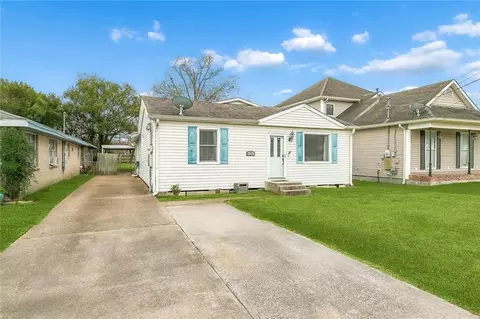 5041 Oak Dr, Marrero, LA 70072