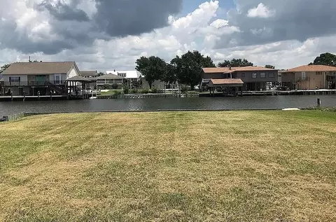 224 Debbie Dr, Slidell, LA 70458