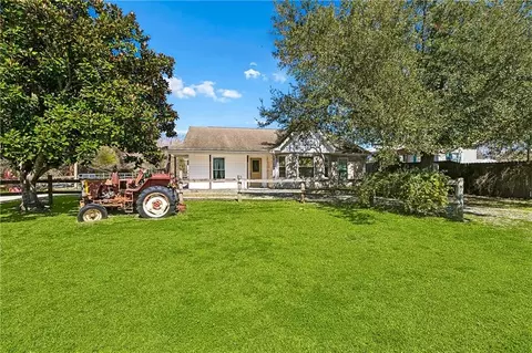 516 12 Oak Rd, Belle Chasse, LA 70037