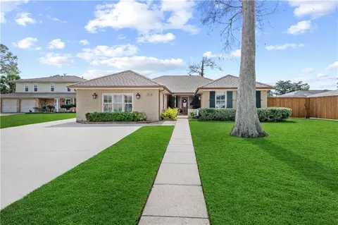 304 Glenmeade Ct, Gretna, LA 70056