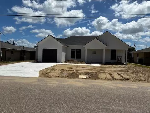 414 Spruce St, Norco, LA 70079