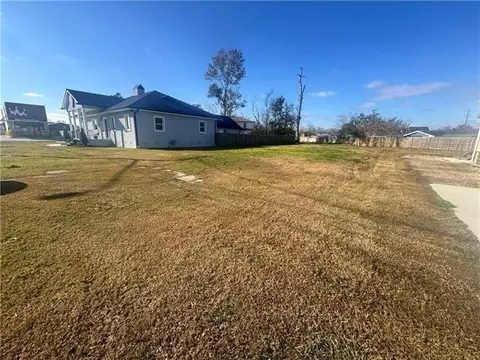 8572 Jefferson Hwy, Harahan, LA 70123