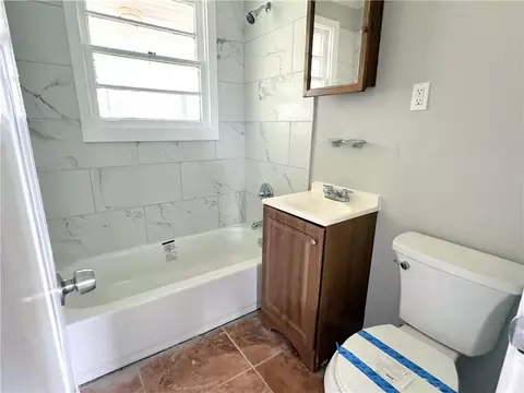 Bath - 407 Pollock Pl, Kenner, LA 70062 photo 1 of 2