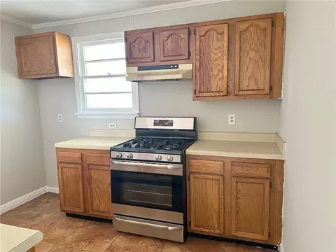Kitchen - 407 Pollock Pl, Kenner, LA 70062 photo 2 of 3