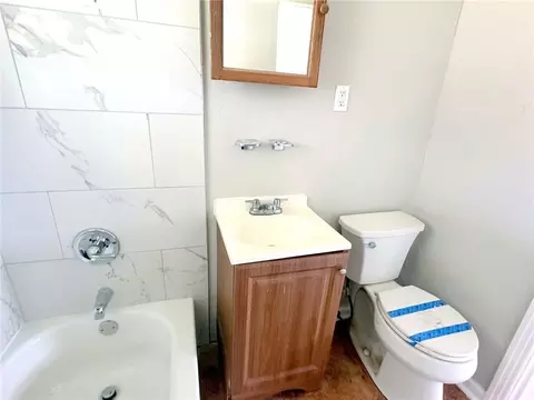 Bath - 407 Pollock Pl, Kenner, LA 70062 photo 2 of 2