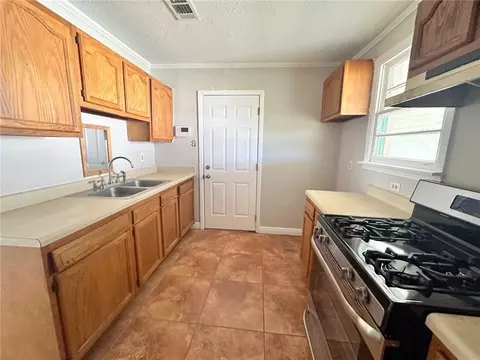 Kitchen - 407 Pollock Pl, Kenner, LA 70062 photo 3 of 3