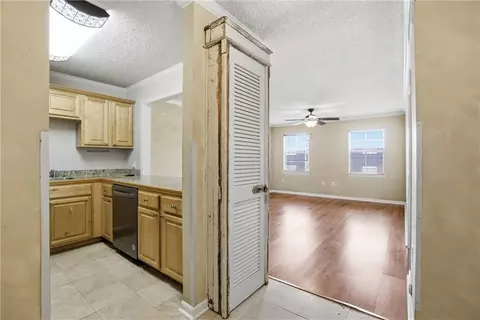 4735 Government St #215, Baton Rouge, LA 70806