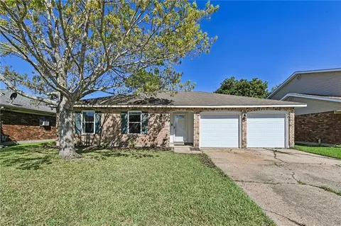 2015 Spanish Oaks Dr, Harvey, LA 70058