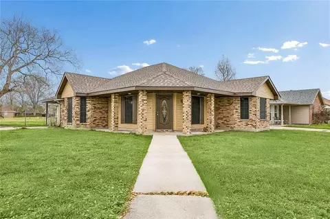 3200 Lakewood Dr, Violet, LA 70092