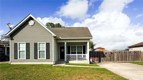 2740 Village Ct, Marrero, LA 70072