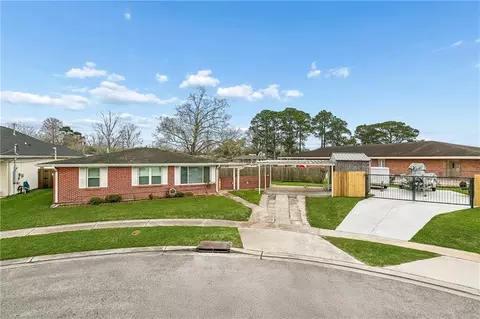 8901 Inez Dr, River Ridge, LA 70123