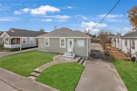932 Lebeau St, Arabi, LA 70032