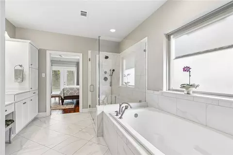 Bath - 637 Weston Way, Covington, LA 70433 photo 2 of 5