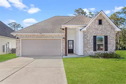 308 Covington Cottage Ln, Covington, LA 70433