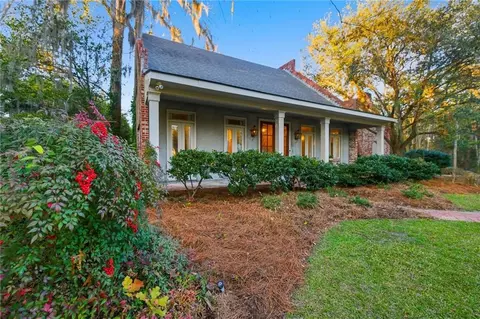 52 Magnolia Ridge Dr, Madisonville, LA 70447