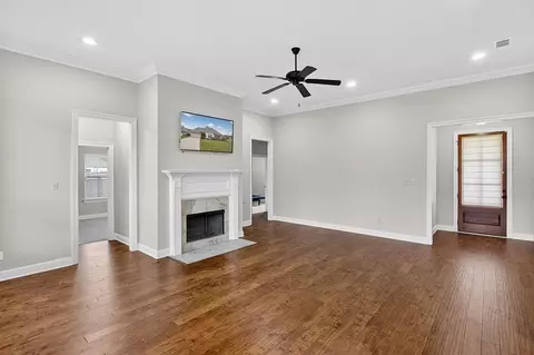 Living - 100 April Ct, Covington, LA 70433 photo 2 of 5