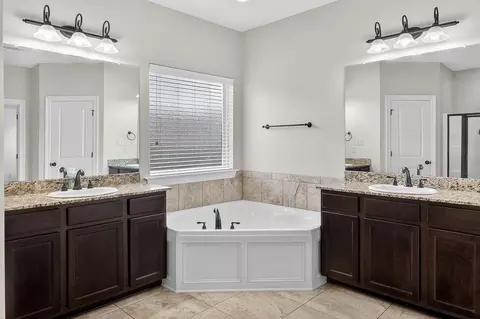 Bath - 100 April Ct, Covington, LA 70433 photo 2 of 2