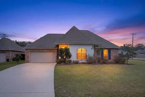 100 April Ct, Covington, LA 70433