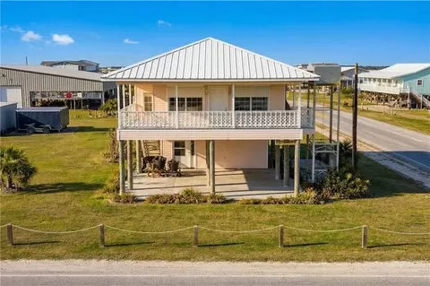 2321 Hwy 1, Grand Isle, LA 70358