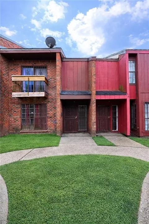 1204 Chimney Wood Ln, New Orleans, LA 70126