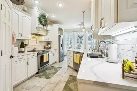 Kitchen - 604 Christopher Ln, Amite, LA 70422 photo 2 of 2