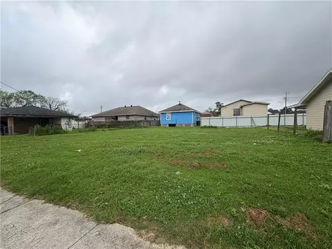 2020 Guerra St, Violet, LA 70092
