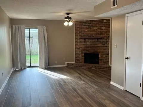 Living - 308 Bogie Dr, Slidell, LA 70460 photo 2 of 2