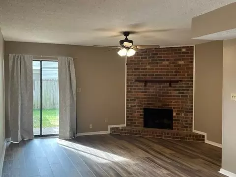 Living - 308 Bogie Dr, Slidell, LA 70460 photo 1 of 2
