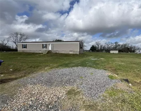 1112 Lena Dr, Arnaudville, LA 70512
