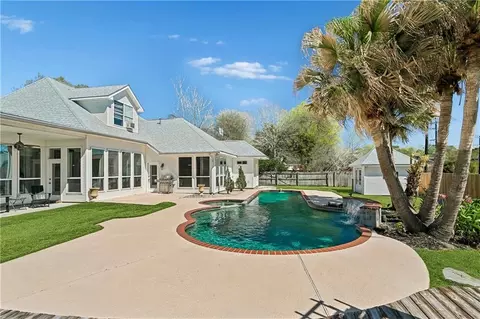 Exterior - 511 River Oaks Dr, Covington, LA 70433 photo 6 of 8