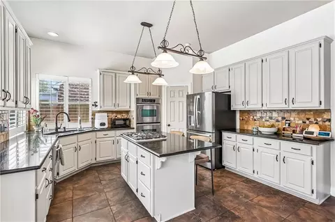 Kitchen - 511 River Oaks Dr, Covington, LA 70433 photo 2 of 2