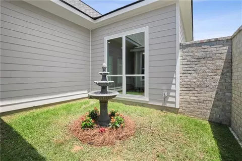 Exterior - 144 Laura Ln, Covington, LA 70433 photo 2 of 7