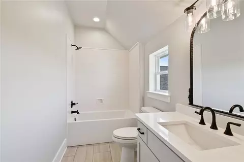 Bath - 144 Laura Ln, Covington, LA 70433 photo 6 of 7