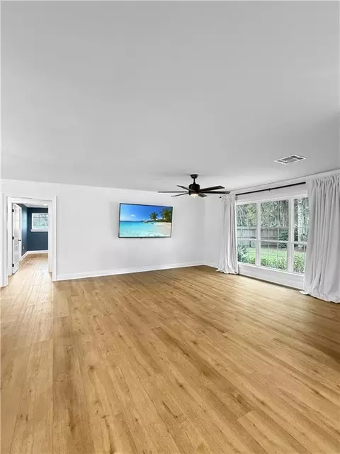 Living - 305 E Pearl St, Slidell, LA 70461 photo 3 of 5