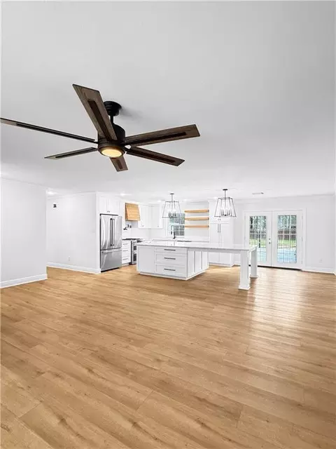 Living - 305 E Pearl St, Slidell, LA 70461 photo 1 of 5