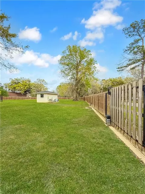 Exterior - 305 E Pearl St, Slidell, LA 70461 photo 11 of 13