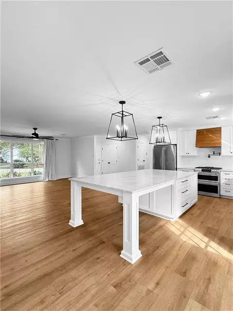 Kitchen - 305 E Pearl St, Slidell, LA 70461 photo 3 of 5