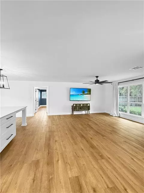 Living - 305 E Pearl St, Slidell, LA 70461 photo 5 of 5