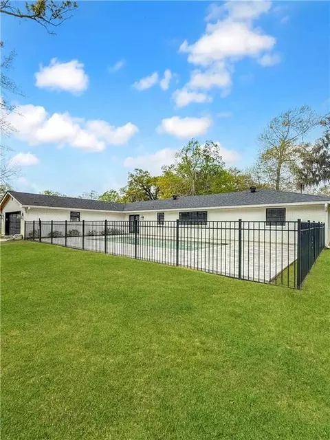 Exterior - 305 E Pearl St, Slidell, LA 70461 photo 6 of 13