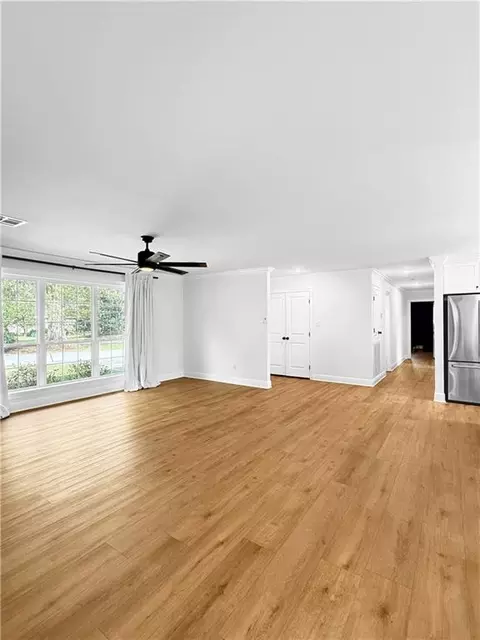 Living - 305 E Pearl St, Slidell, LA 70461 photo 4 of 5