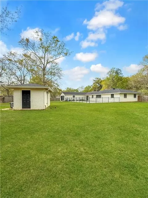 Exterior - 305 E Pearl St, Slidell, LA 70461 photo 12 of 13