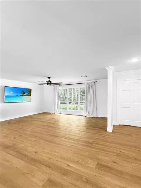 Living - 305 E Pearl St, Slidell, LA 70461 photo 2 of 5
