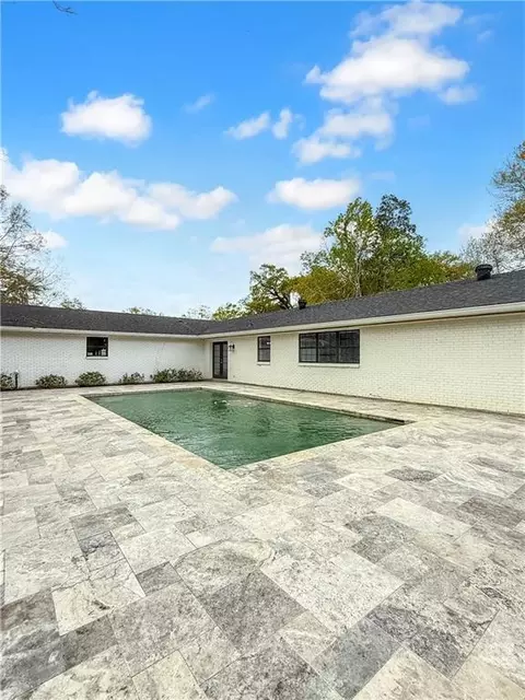 Exterior - 305 E Pearl St, Slidell, LA 70461 photo 5 of 13