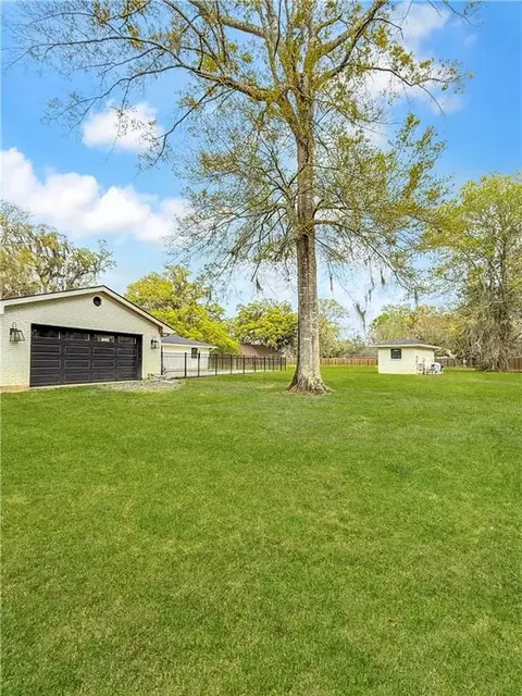 Exterior - 305 E Pearl St, Slidell, LA 70461 photo 10 of 13