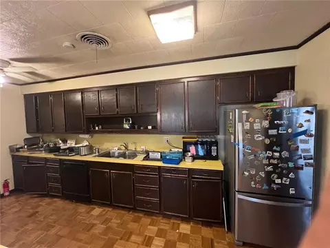 Kitchen - 125 River Oaks Dr, Luling, LA 70070 photo 2 of 3
