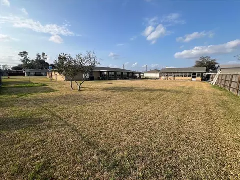 Exterior - 125 River Oaks Dr, Luling, LA 70070 photo 4 of 6
