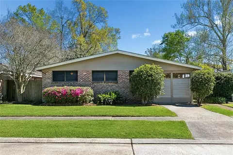 121 Levee View Dr, River Ridge, LA 70123