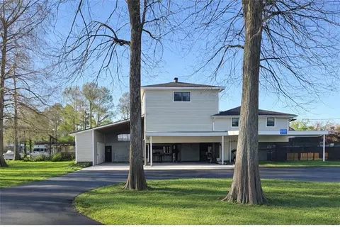 31748 Shelton Dr, Springfield, LA 70462