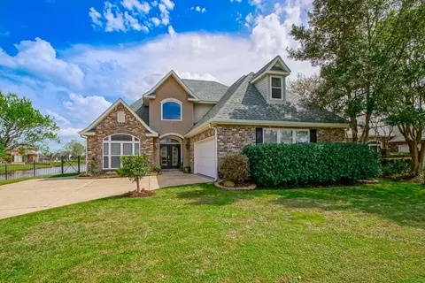 121 Lakewood Dr, Laplace, LA 70068