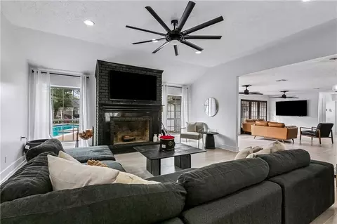 Living - 344 Devon Rd, Laplace, LA 70068 photo 1 of 3
